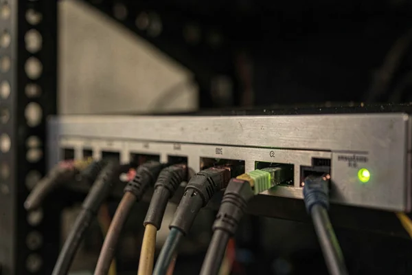 Netzwerktechnik im Rack, Illustration